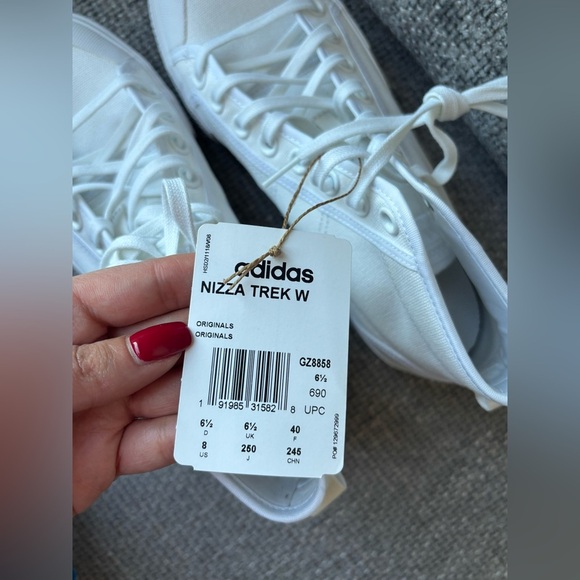 BNWT Adidas Nizza Trek W Sneakers - Women’s Size 8 - White/Gum Sole - Picture 8 of 14